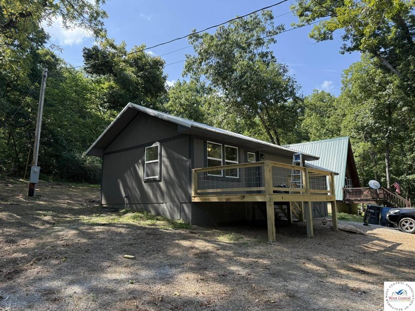 Sportsman's Paradise! This completely remodeled 2 bed, 2 full - photo 6