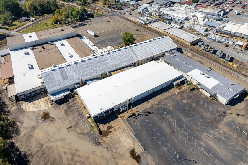Conveniently located in De Queen AR, the sky's the limit with - photo 11