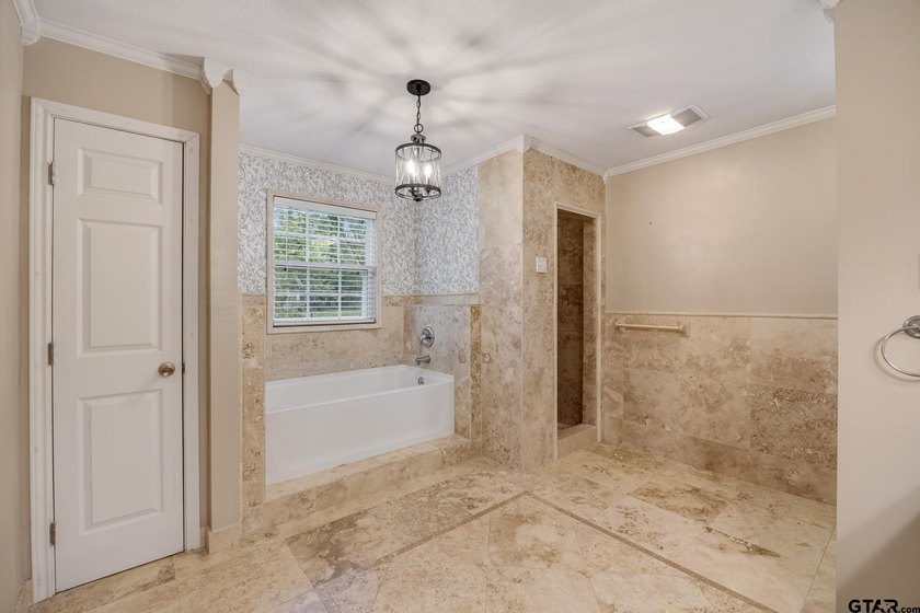 Well cared for 3/2 with a large shop, on just over an acre, near - photo 21