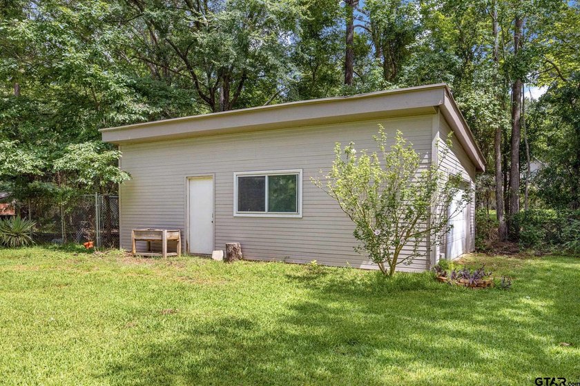 Well cared for 3/2 with a large shop, on just over an acre, near - photo 29