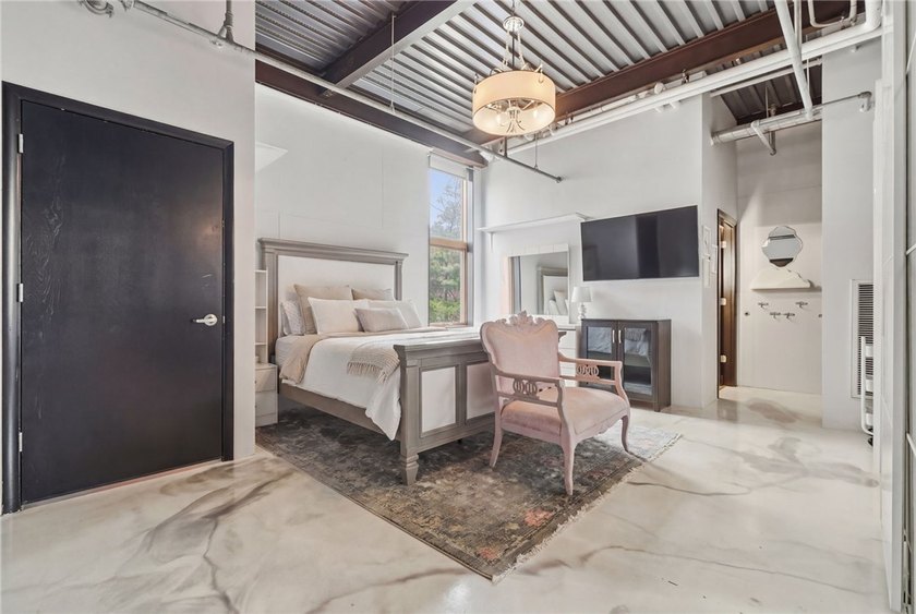 Stunning 2 story condo Nestled in the Heart of Pittsburgh's - photo 45