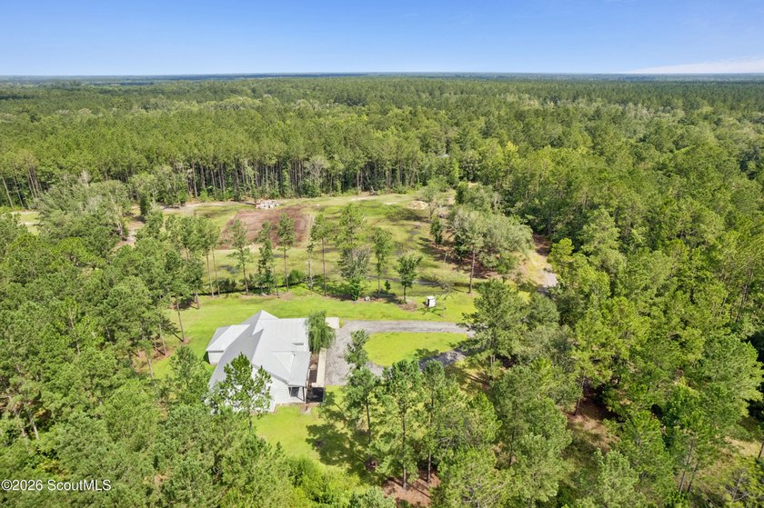 Discover a Modern Farmhouse situated on 6.67 acres, boasting - photo 6