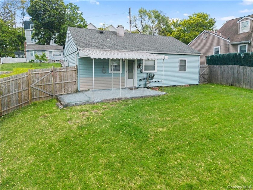Set on a quiet cul-de-sac in one of the area's most convenient - photo 5