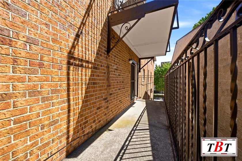 Welcome to 1555 East 13th Street! This colossal, impeccably - photo 4