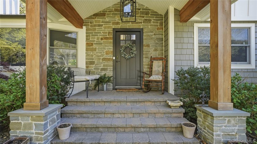 Welcome to a truly exceptional Huntington retreat where timeless - photo 3