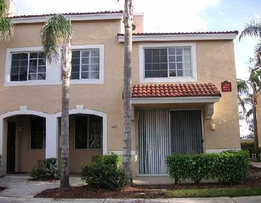 Beautiful corner unit, Townhouse located next to the clubhouse - photo 7
