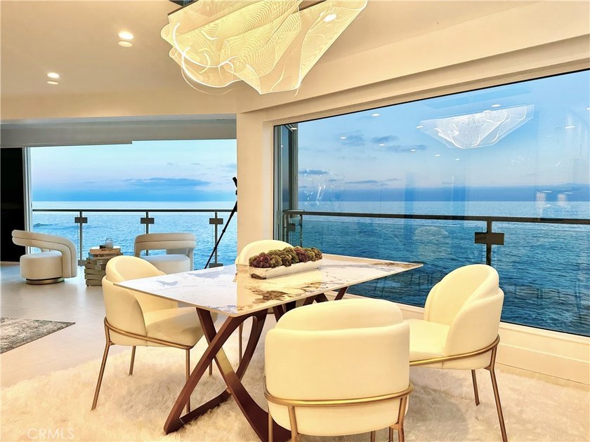 Escape to an exquisite, fully furnished oceanfront retreat that - photo 5