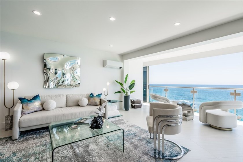 Escape to an exquisite, fully furnished oceanfront retreat that - photo 7