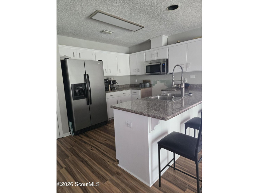 This home is conveniently located 10 minutes from shopping, 20 - photo 8