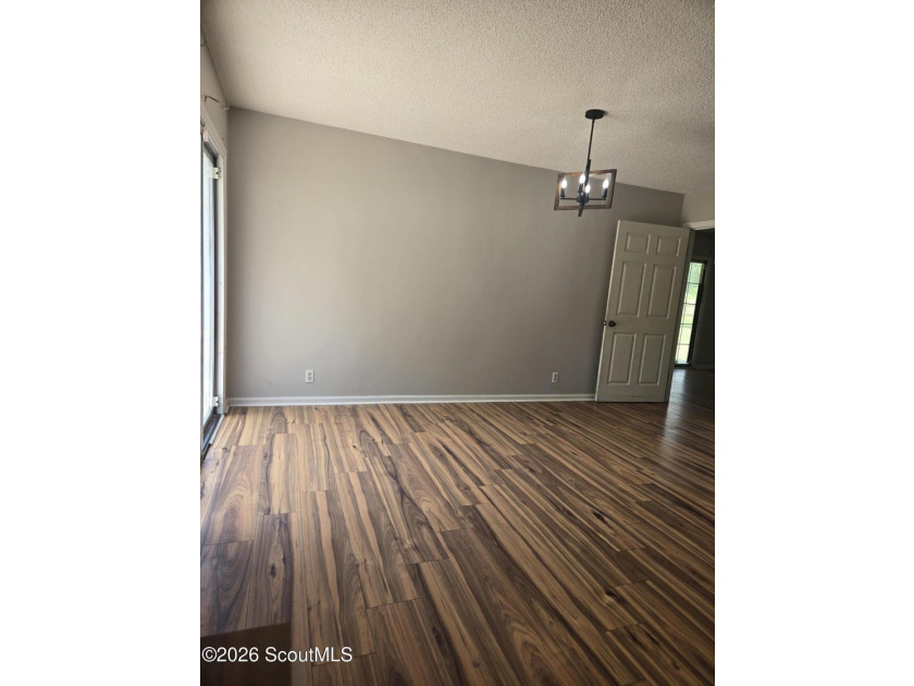 This home is conveniently located 10 minutes from shopping, 20 - photo 10