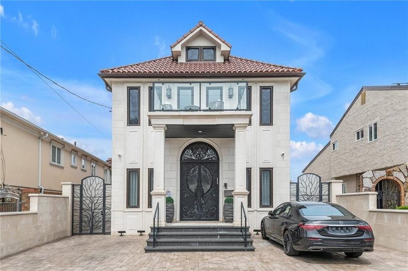 WELCOME TO 360 WHITMAN DR AN ARCHITECTURAL MASTERPIECE IN - photo 2