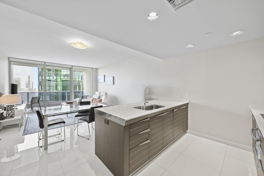 Welcome to Residence 3909 at the prestigious Epic Residences - photo 12