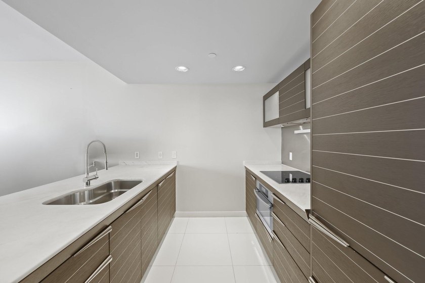 Welcome to Residence 3909 at the prestigious Epic Residences - photo 13