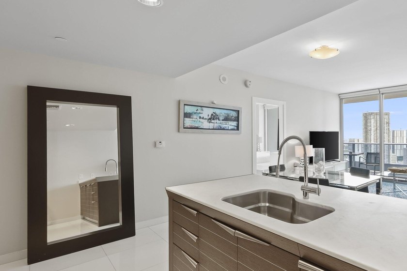 Welcome to Residence 3909 at the prestigious Epic Residences - photo 15