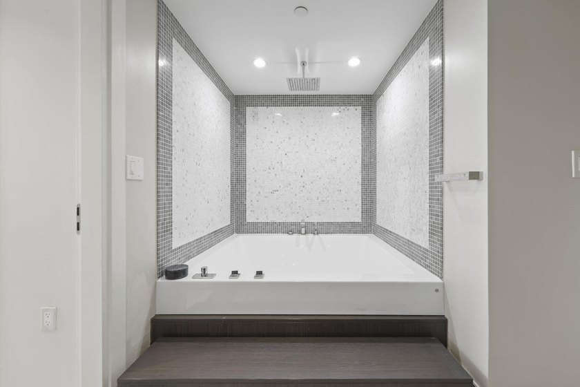 Welcome to Residence 3909 at the prestigious Epic Residences - photo 21