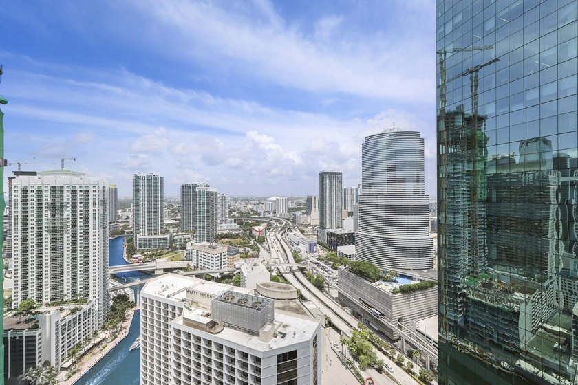 Welcome to Residence 3909 at the prestigious Epic Residences - photo 24