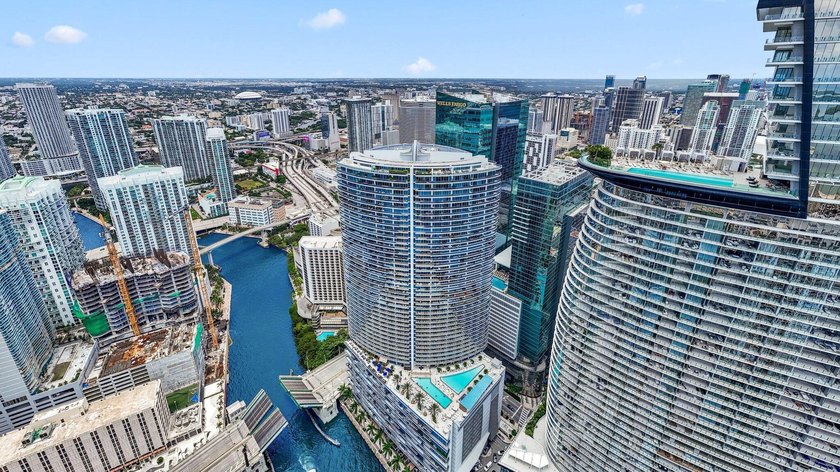 Welcome to Residence 3909 at the prestigious Epic Residences - photo 29