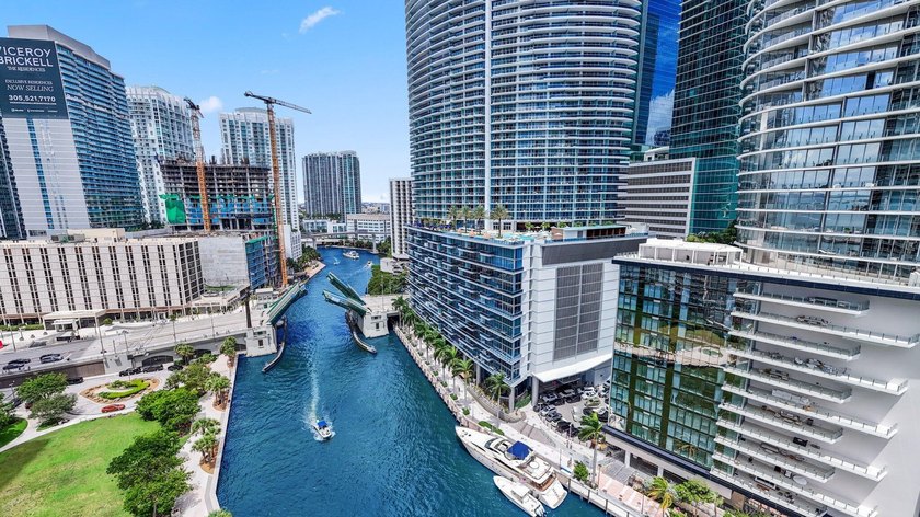 Welcome to Residence 3909 at the prestigious Epic Residences - photo 31