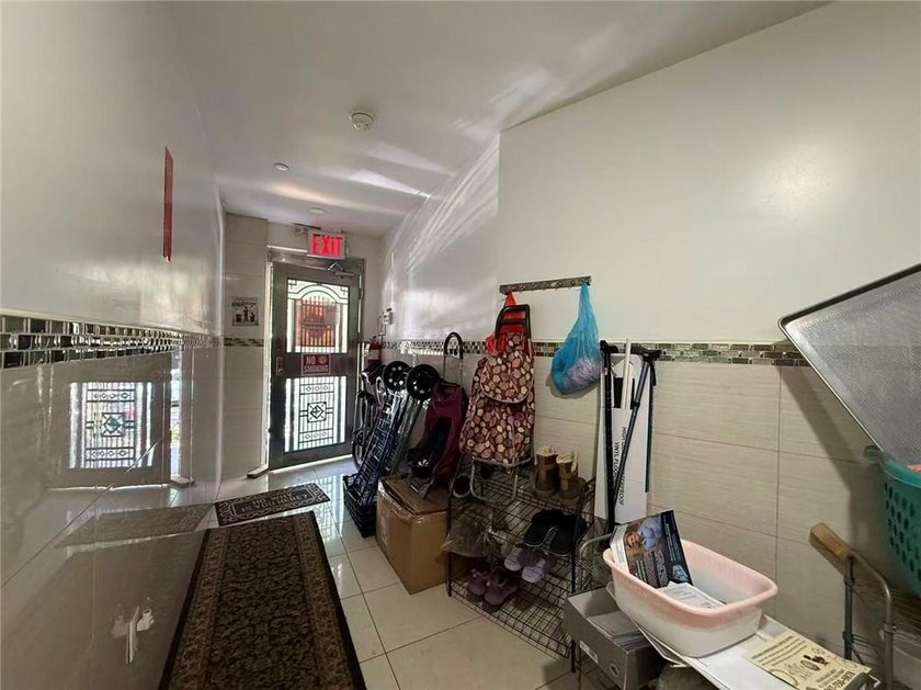 Spacious 4-family brick building situated on a 20*100 lot with a - photo 6