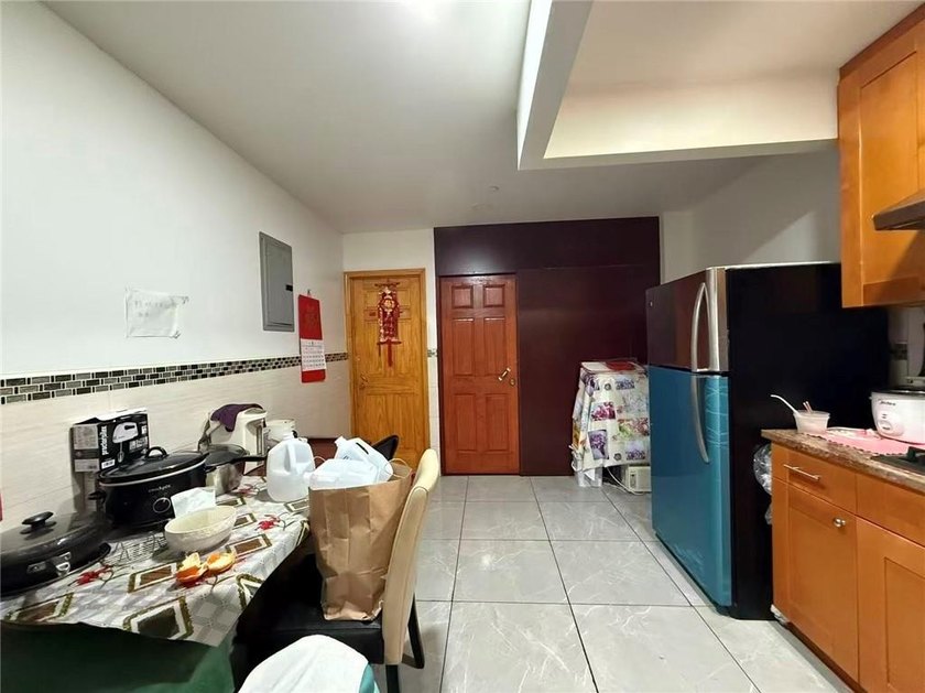 Spacious 4-family brick building situated on a 20*100 lot with a - photo 9