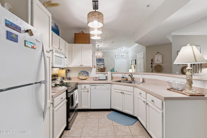 Rare opportunity to own a three-bedroom, two-bath end unit in - photo 8