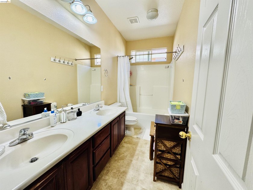 Your Dream Home.4 bedrooms 2.5 Baths, Escape the Busy City Life - photo 12