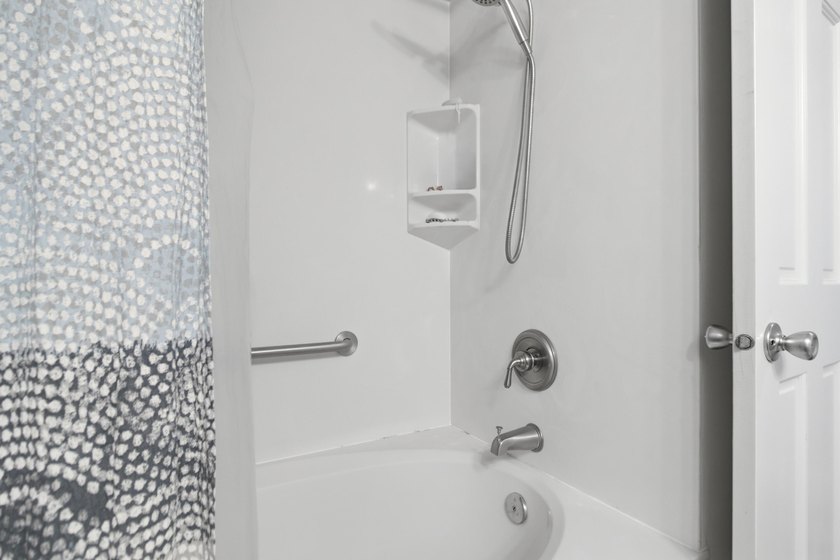 Turn-key condo across from the Charleston City Marina! This - photo 22