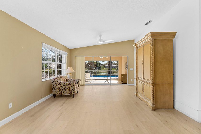 Back on the market! Buyer's financing fell through. Their loss - photo 10