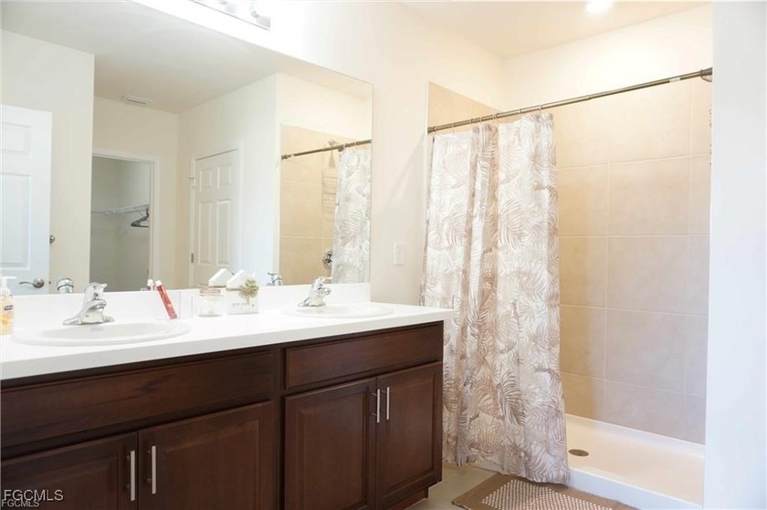 Welcome to your dream abode! Located in a developing part of - photo 7