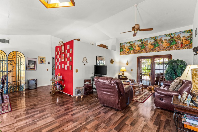 Great home in an even better location! Check out this 3 bed 2 - photo 7