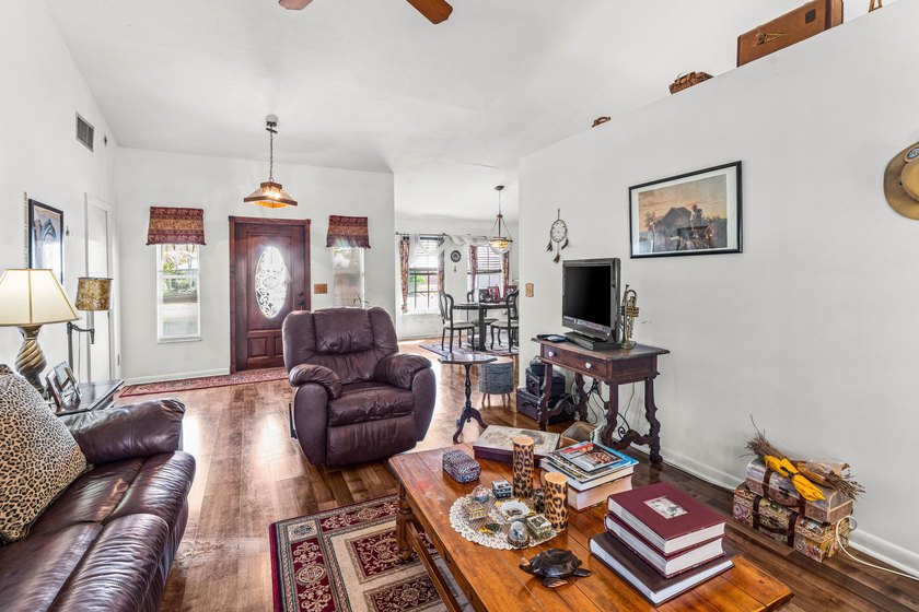 Great home in an even better location! Check out this 3 bed 2 - photo 9