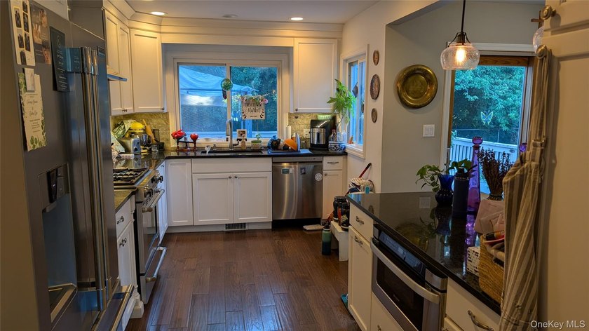 Welcome to this good looking 5 bedroom, 3 level colonial which - photo 11
