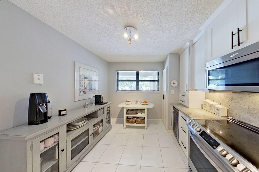 Welcome to this thoughtfully updated home on the second floor - photo 12