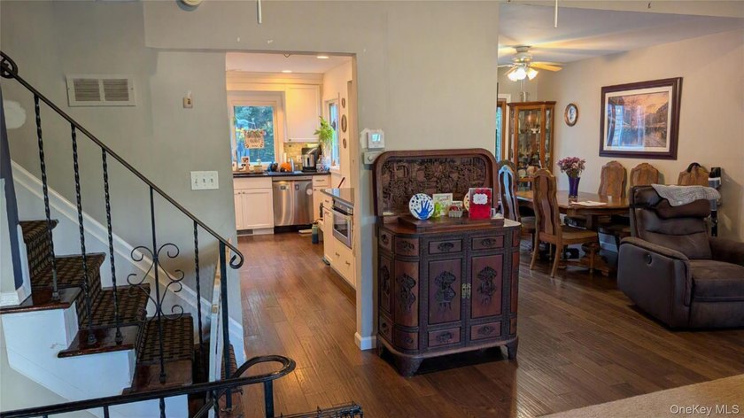Welcome to this good looking 5 bedroom, 3 level colonial which - photo 13