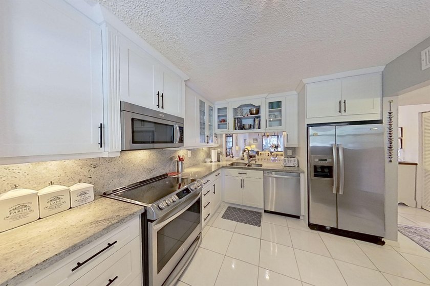Welcome to this thoughtfully updated home on the second floor - photo 13