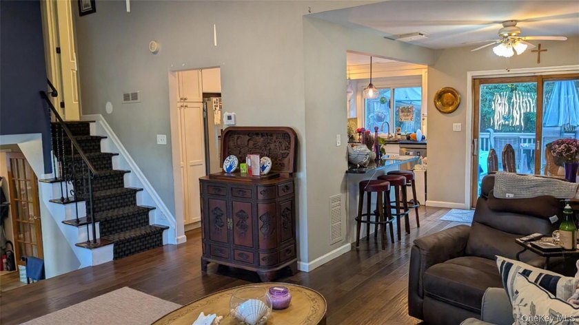 Welcome to this good looking 5 bedroom, 3 level colonial which - photo 14