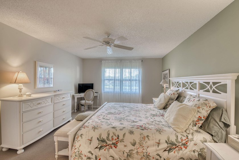Welcome to this thoughtfully updated home on the second floor - photo 15