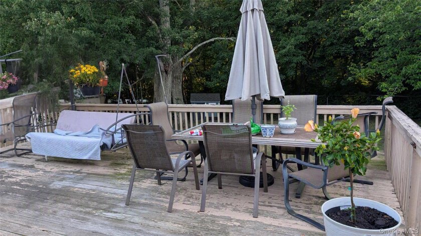 Welcome to this good looking 5 bedroom, 3 level colonial which - photo 26