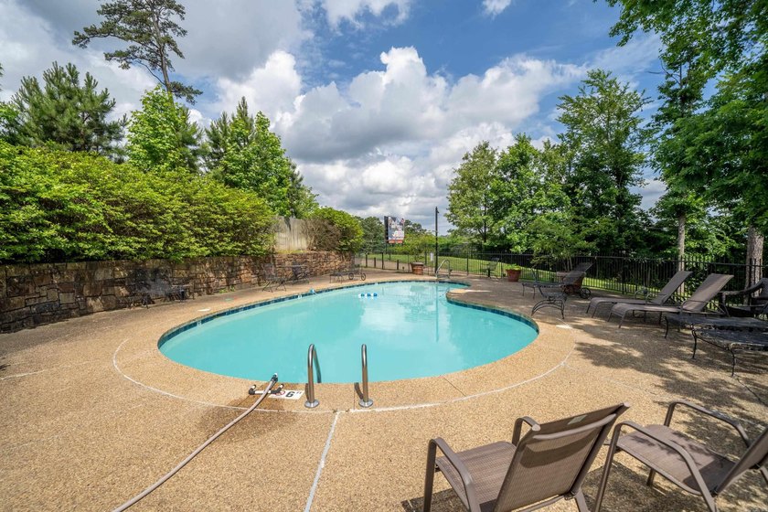 Gorgeous ground level 2 bedroom condo with NEW FLOORING and a - photo 27