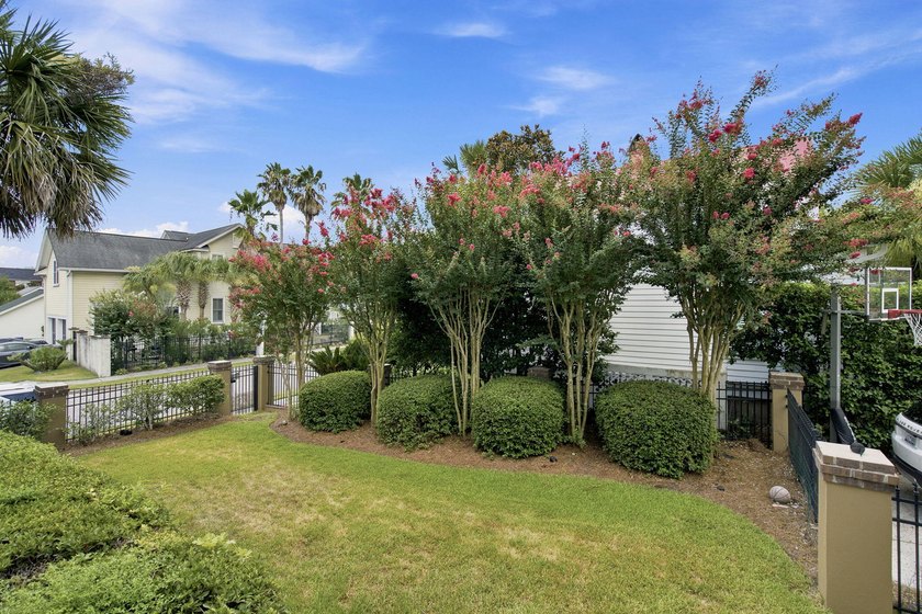 Welcome to this beautifully crafted 5-bedroom, 5.5-bath - photo 27