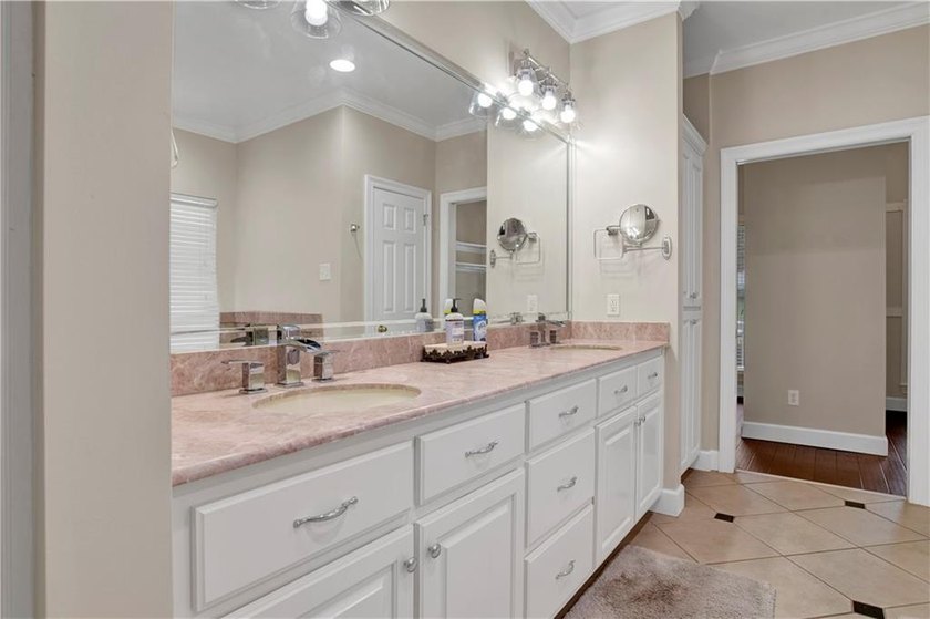 Experience the perfect blend of luxury, comfort, and outdoor - photo 28