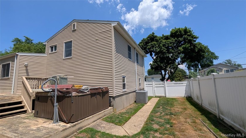 Welcome to this good looking 5 bedroom, 3 level colonial which - photo 28