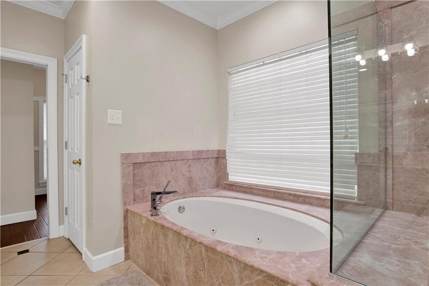 Experience the perfect blend of luxury, comfort, and outdoor - photo 29
