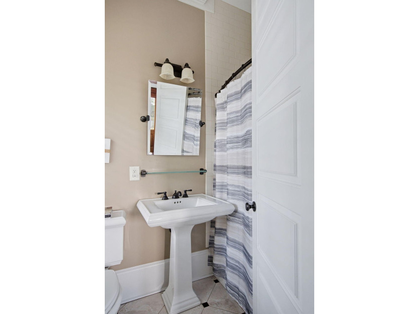 Welcome to this beautifully crafted 5-bedroom, 5.5-bath - photo 32