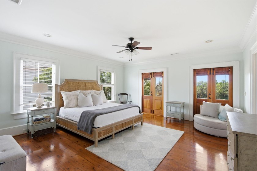 Welcome to this beautifully crafted 5-bedroom, 5.5-bath - photo 39