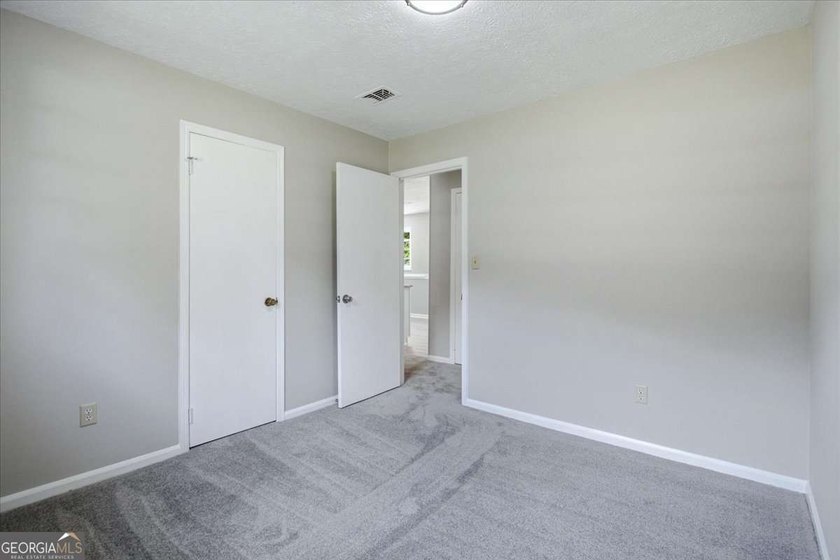 Beautifully renovated, 4 sided brick ranch on nearly 1/2 acre - photo 10