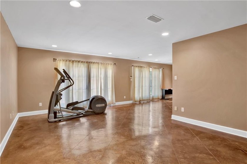 Experience the perfect blend of luxury, comfort, and outdoor - photo 41