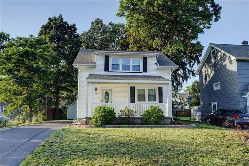 -NO DELAYED NEGOTIATIONS- This charming home has been - photo 2