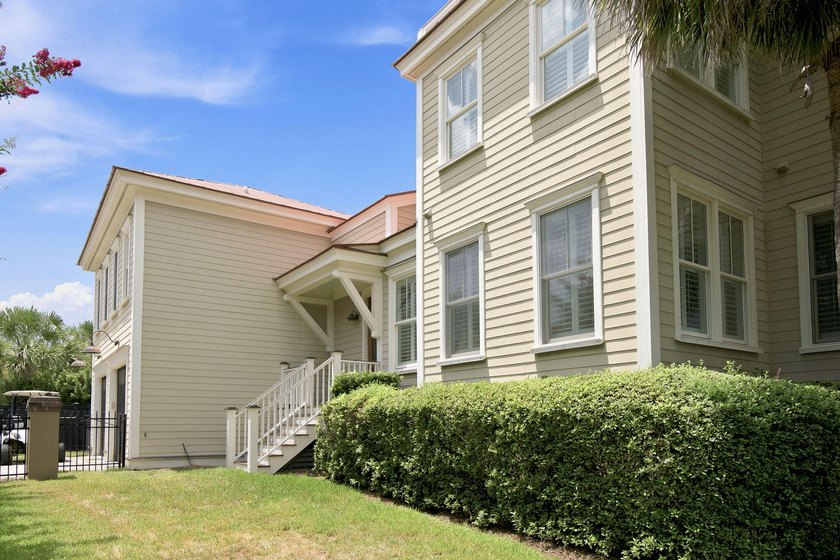 Welcome to this beautifully crafted 5-bedroom, 5.5-bath - photo 45