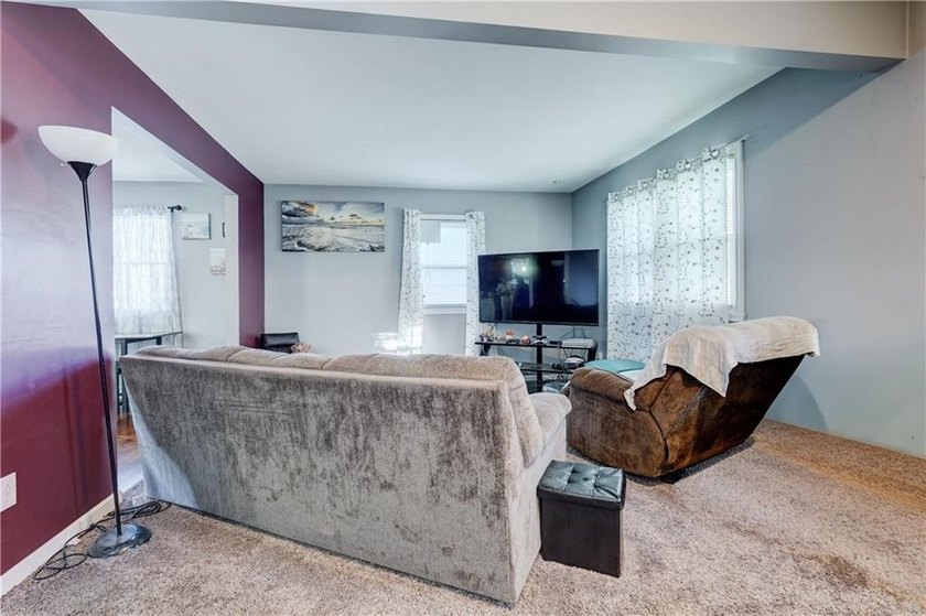 -NO DELAYED NEGOTIATIONS- This charming home has been - photo 8